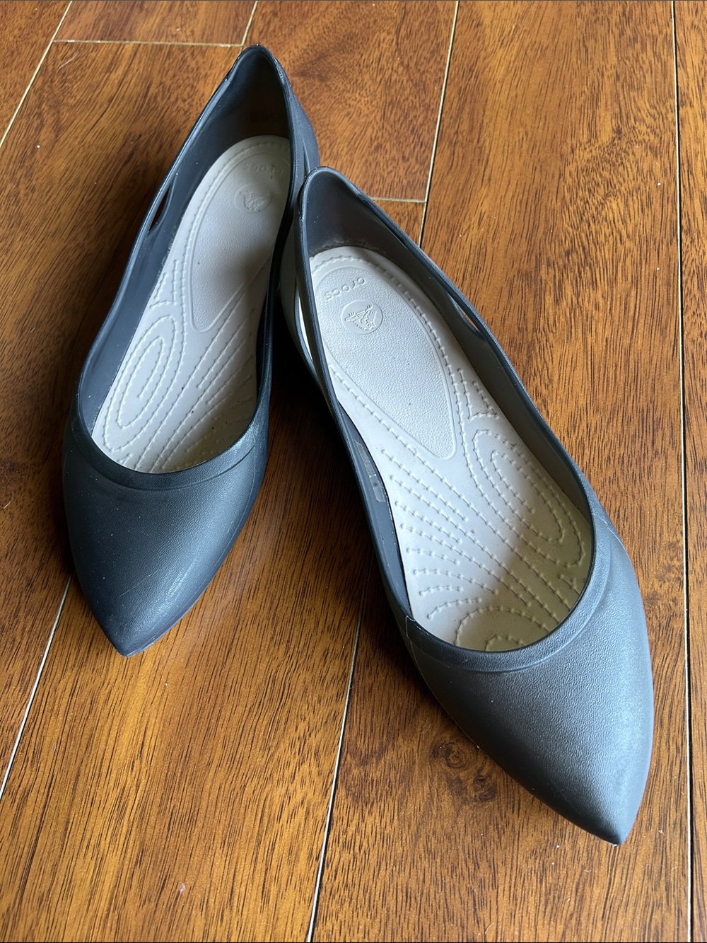CROCS Women's Black Pointed-Toe Slip-On Flats Rio size 8 W